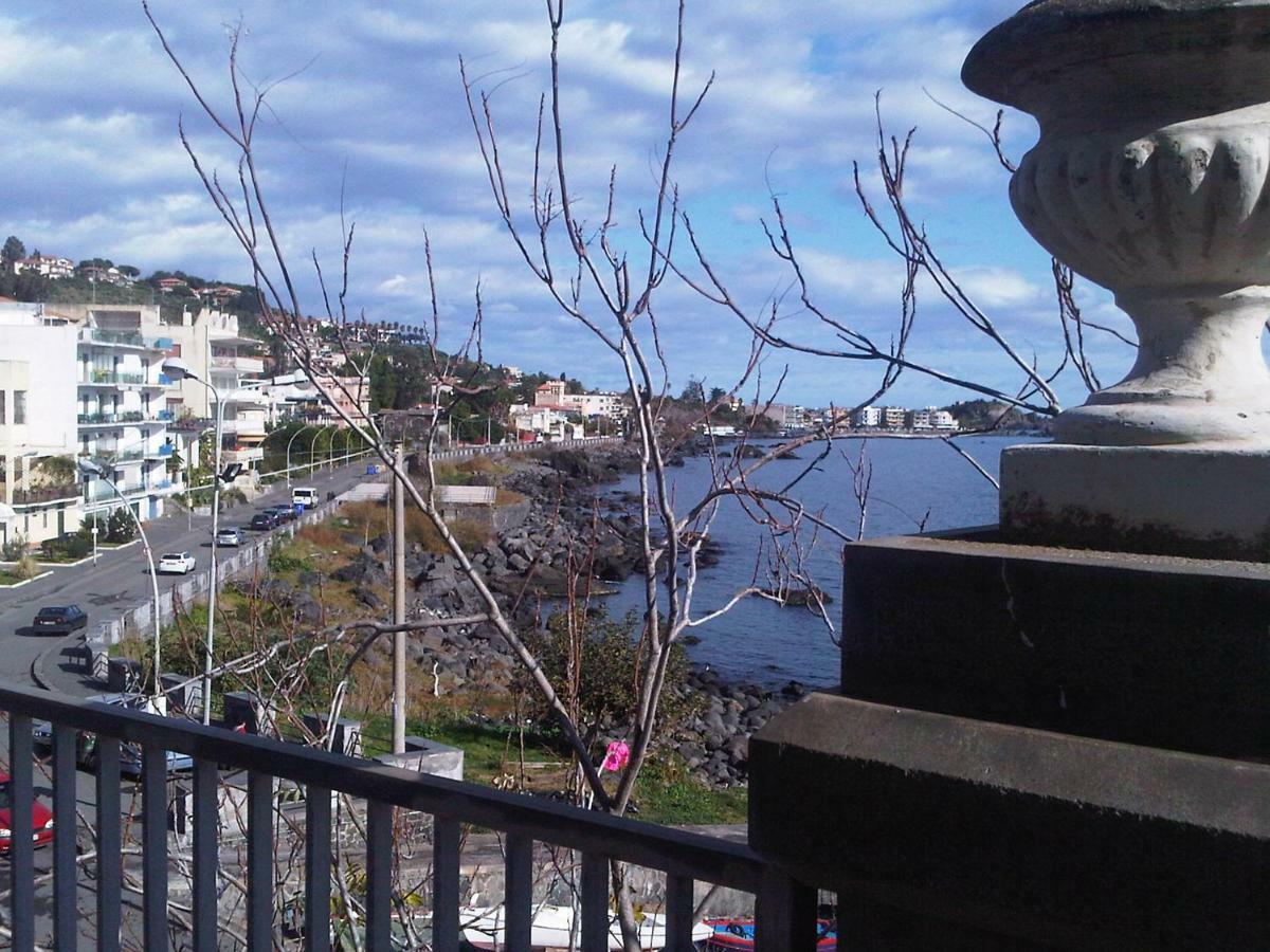 Апартаменты La Terrazza Dei Normanni Ачи Костелло Экстерьер фото